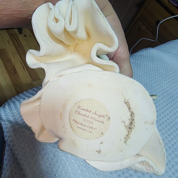 CHERISHED MEMORIES EUC KNEEDED ANGELS VINTAGE FIGURINE - Picture 8 of 9